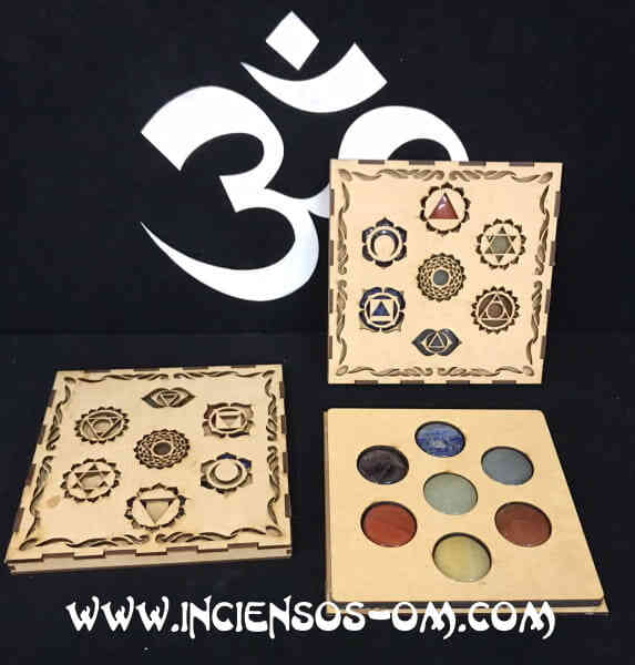 Pack rodados planos chakras con caja madera